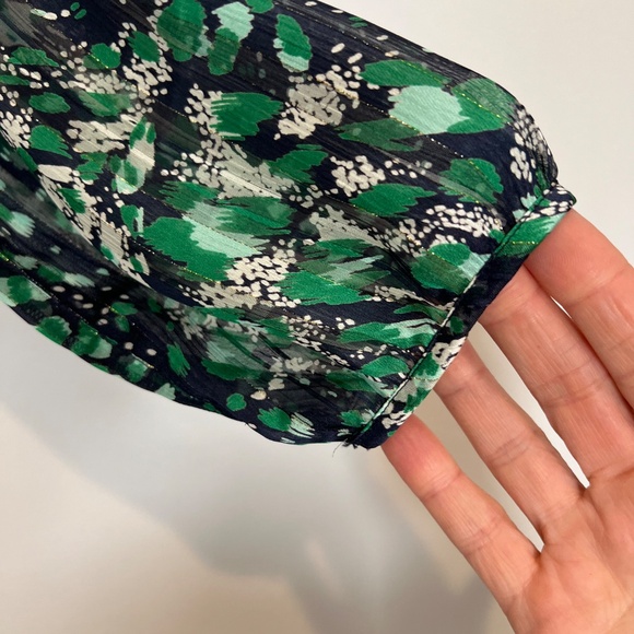 New. Stylish, comfortable, versatile, - Picture 2 of 3